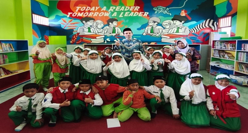 Kedatangan Native Speaker Mr Eugene dari Ukraina: Pembelajaran Bahasa Menjadi Lebih Hidup